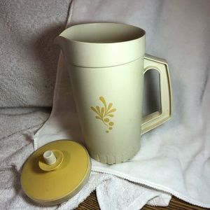 Vintage Tupperware Pitcher almond harvest 1 quart push button sealing lid